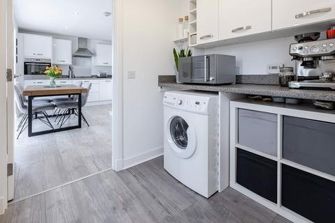 41 Appleton Drive, Livingston, EH54 6FP