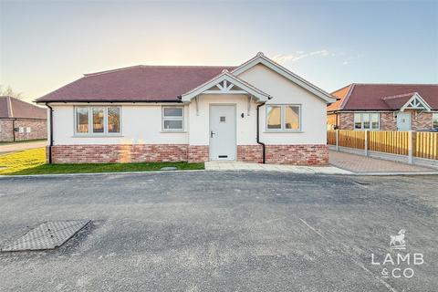 3 bedroom detached bungalow for sale, Madeleine Gardens, Great Holland CO13