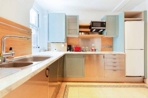 3 bedroom flat to rent, William IV Street, Charing Cross, Covent Garden, London