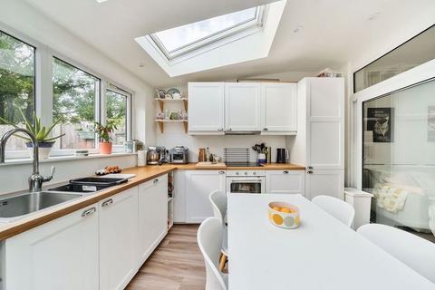 3 bedroom flat for sale, Hale Lane, London