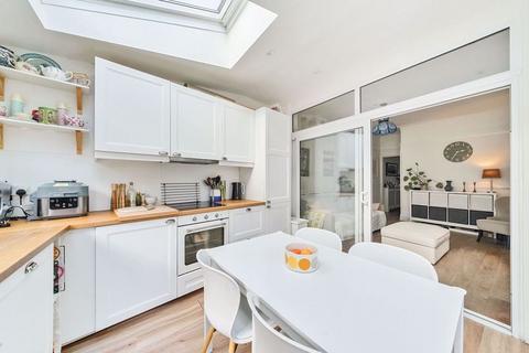 3 bedroom flat for sale, Hale Lane, London