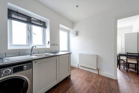 Studio to rent, Long Walk, New Malden, KT3