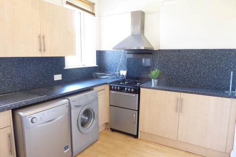 2 bedroom flat to rent, Westbourne Road, Huddersfield HD1