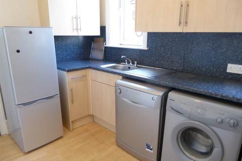 2 bedroom flat to rent, Westbourne Road, Huddersfield HD1