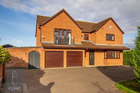 5 bedroom detached house for sale, Manor Farm Close, Drayton, Norwich.