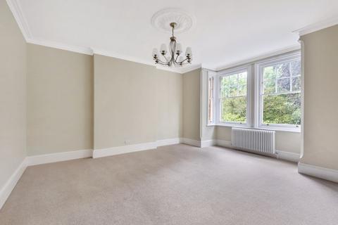 3 bedroom apartment to rent, Kings Road, Horsham RH13