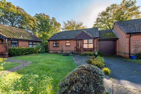 2 bedroom detached bungalow for sale, West Horsley