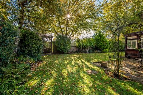 2 bedroom detached bungalow for sale, West Horsley