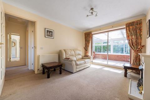 2 bedroom detached bungalow for sale, West Horsley