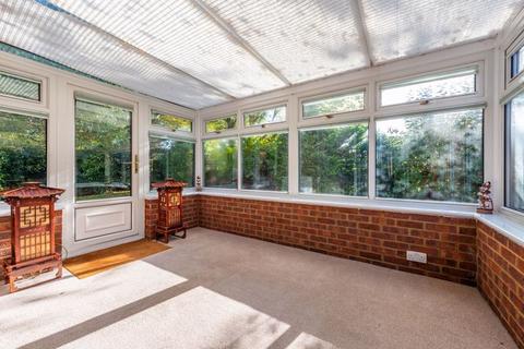 2 bedroom detached bungalow for sale, West Horsley