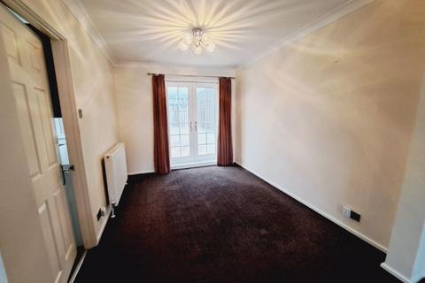 3 bedroom semi-detached house to rent, Leicester Close, Wallsend