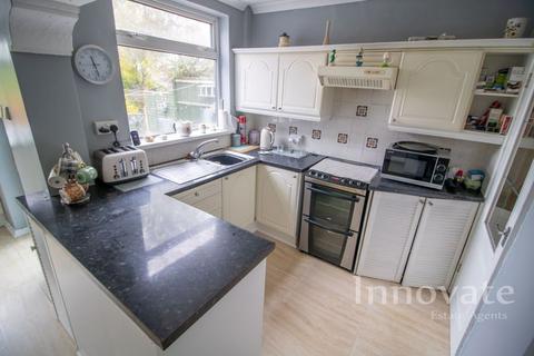 3 bedroom semi-detached house for sale, Oak Road, Oldbury B68