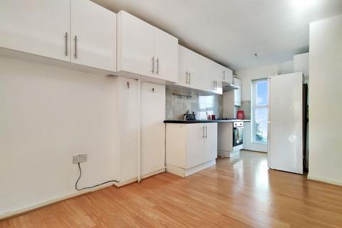 40 Garnham Close, London, N16 7LF