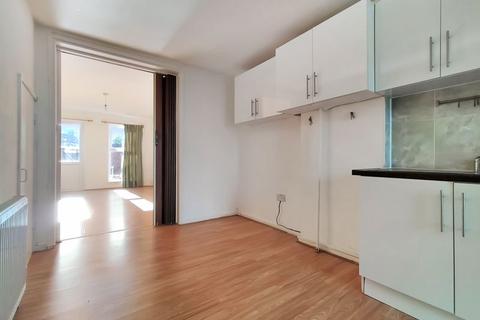 40 Garnham Close, London, N16 7LF