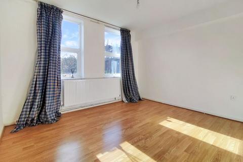 40 Garnham Close, London, N16 7LF
