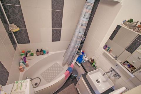 40 Garnham Close, London, N16 7LF