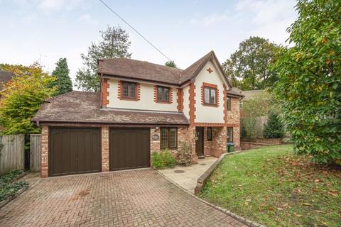 5 bedroom house to rent, Cranmer Close, Weybridge