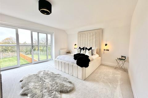 5 bedroom end of terrace house for sale, Whalleys Green, Cheshire CW10