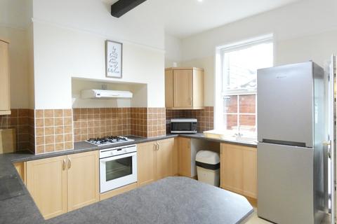 2 bedroom apartment to rent, High Street, Collingham