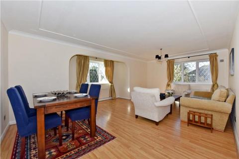 2 bedroom apartment to rent, Newton Court, Old Windsor