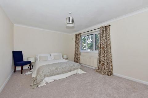 2 bedroom apartment to rent, Newton Court, Old Windsor