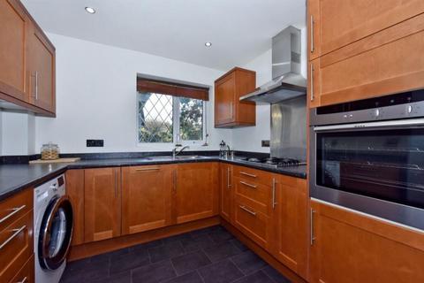 2 bedroom apartment to rent, Newton Court, Old Windsor