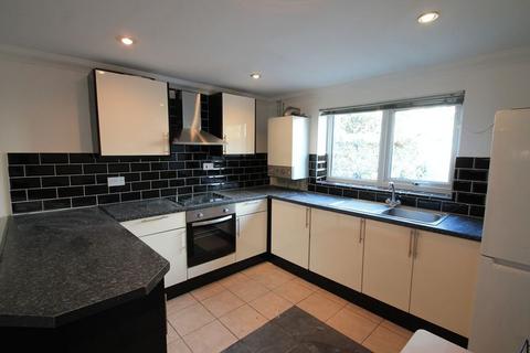 3 bedroom apartment to rent, Claude Road, Cardiff CF24