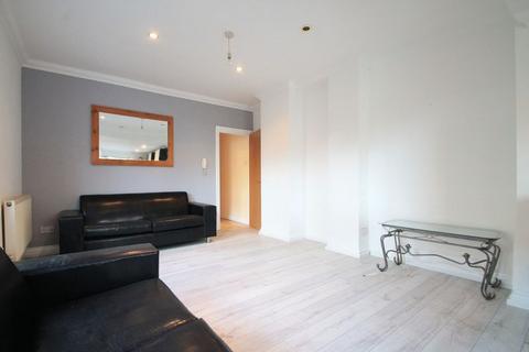 3 bedroom apartment to rent, Claude Road, Cardiff CF24