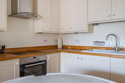 3 bedroom flat for sale, High Street, Winchester, Hampshire, SO23