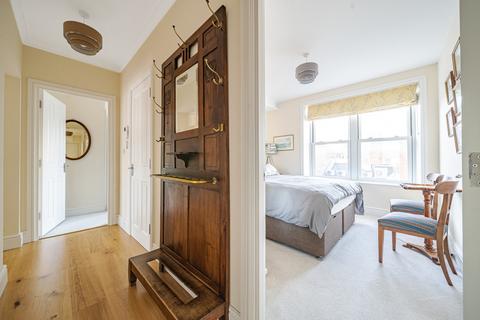 3 bedroom flat for sale, High Street, Winchester, Hampshire, SO23