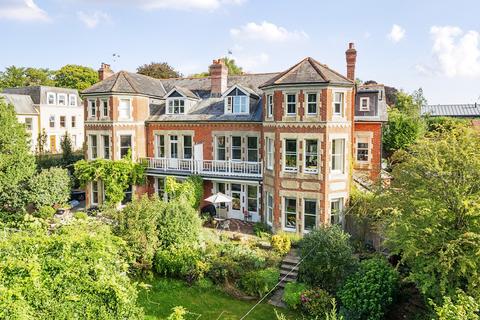 Middlebourne, 7 Barnes Close, Winchester, SO23 9QX