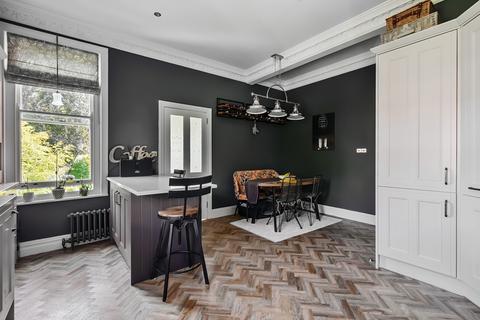 Middlebourne, 7 Barnes Close, Winchester, SO23 9QX