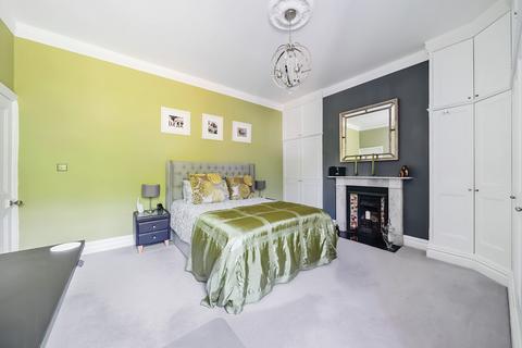 Middlebourne, 7 Barnes Close, Winchester, SO23 9QX