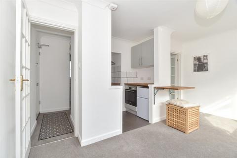 1 bedroom ground floor flat for sale, Leslie Road, Dorking, Surrey