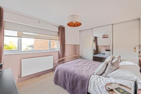 15 Gleneagles Close, Orpington, BR6 8DW
