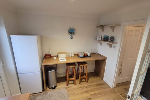 2 bedroom terraced house to rent, Raleigh Close, Padstow