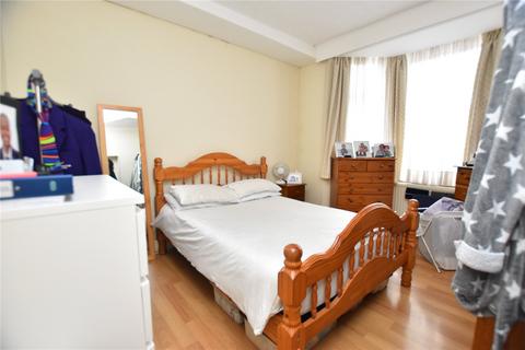 2 bedroom apartment to rent, Manor Road, London, SE25