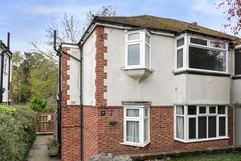 2 bedroom maisonette to rent, Gomshall Gardens, Kenley