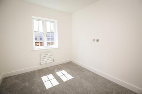 4 bedroom terraced house to rent, Morris Drive, Macclesfield SK10