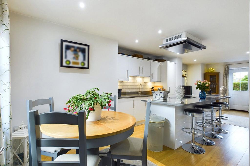 Kitchen / Dining