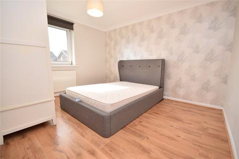 3 bedroom terraced house to rent, Greenlea Avenue, Yeadon, Leeds, West Yorkshire