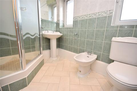 3 bedroom terraced house to rent, Greenlea Avenue, Yeadon, Leeds, West Yorkshire