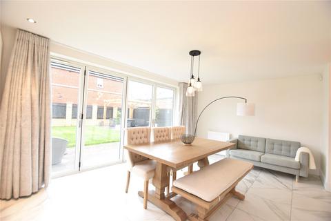 4 bedroom detached house to rent, Leicester Square, Crossgates, Leeds, West Yorkshire