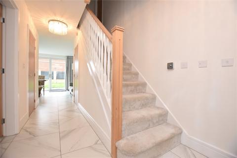 4 bedroom detached house to rent, Leicester Square, Crossgates, Leeds, West Yorkshire