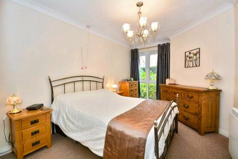 1 bedroom apartment for sale, St Edmunds Court, Roundhay, Leeds