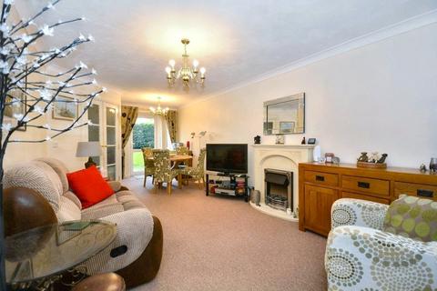 1 bedroom apartment for sale, St Edmunds Court, Roundhay, Leeds