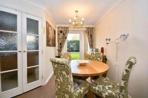 1 bedroom apartment for sale, St Edmunds Court, Roundhay, Leeds