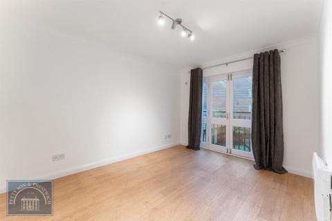 2 bedroom apartment to rent, Victory Road, Wanstead