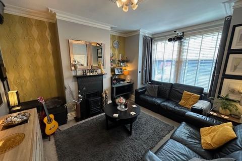 4 bedroom semi-detached house for sale, LINDEN STREET, ROMFORD RM7