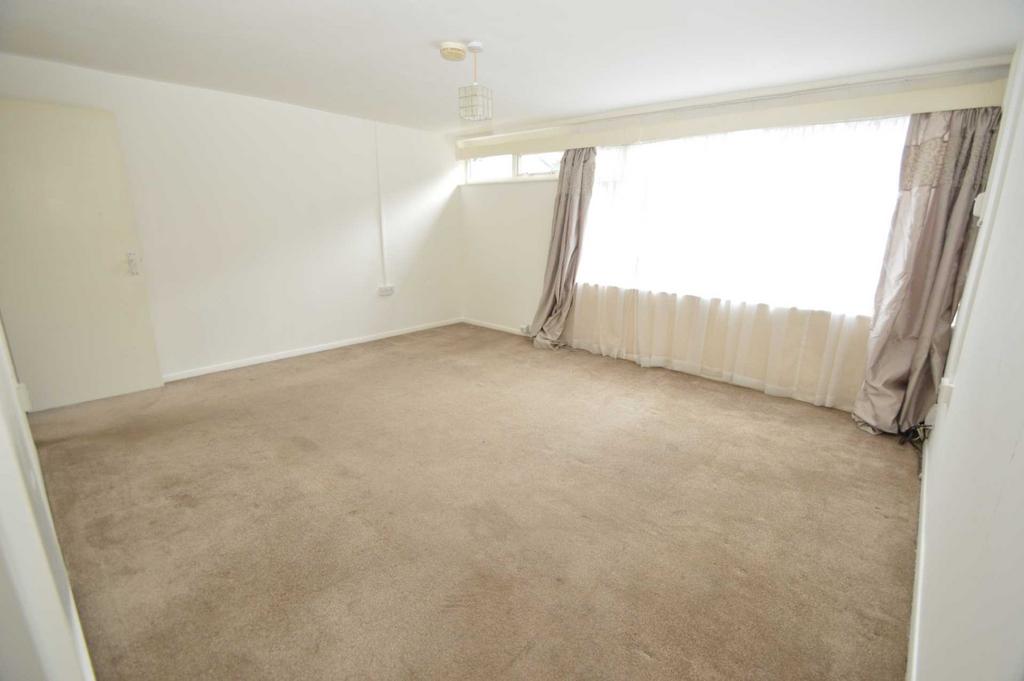 ADDLESTONE to rent £950 pcm (£219 pw)